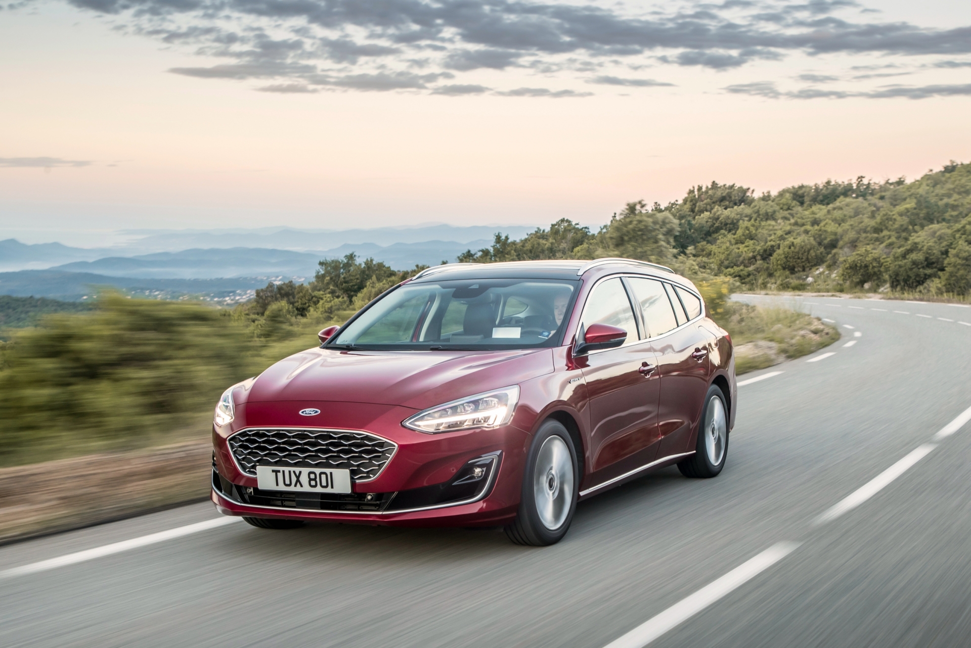 Rent Ford Focus Combi in Prague - photo #1